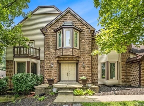 38649 Deerwood Court, Northville, MI 48167