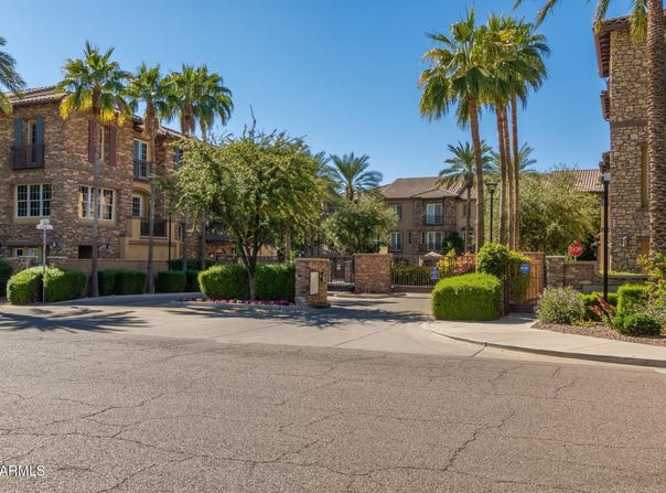 2470 E ROMA Avenue, Phoenix, AZ 85016