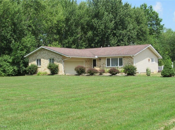 1372 HARPERSFIELD ROAD, GENEVA, OH 44041