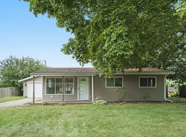 17083 Lovers Lane, Three Rivers, MI 49093