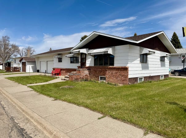 9 N  Badger St, Wishek, ND 58495