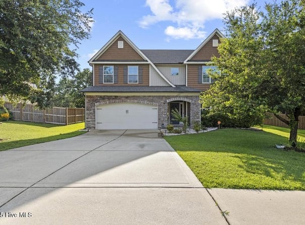 109 Creek End Court, Swansboro, NC 28584