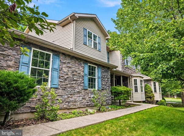 2 PINEWOOD Circle, HAZLETON, PA 18202