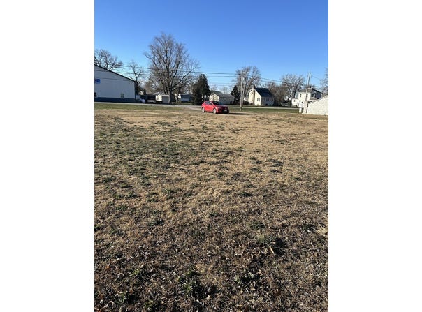 175 E 3rd Avenue, Clifton, IL 60927
