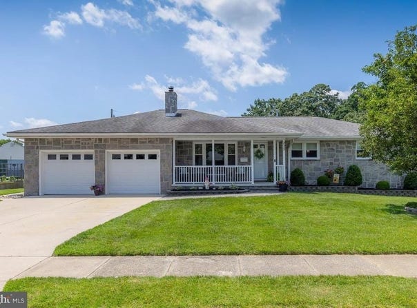 225 CARSON AVENUE, GIBBSTOWN, NJ 08027