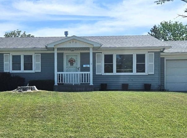 420 E St, Smith Center, KS 66967