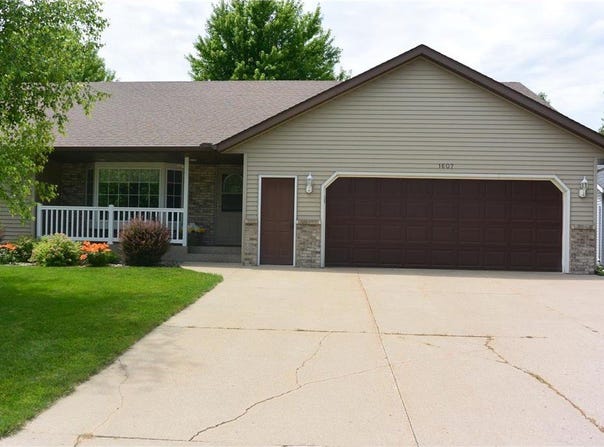1607 Mcleod Avenue N, Glencoe, MN 55336