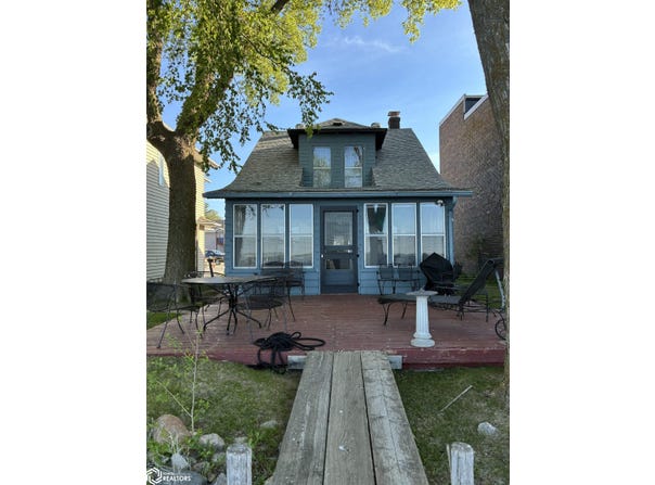 487 N Shore Drive, Clear Lake, IA 50428