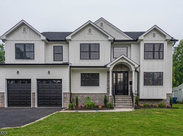 32 Meadow Rd, Clark Twp., NJ 07066-2107