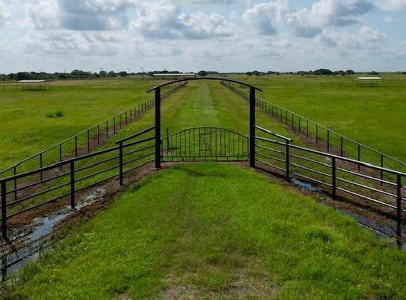 1901 FM1862, Blessing, TX 77419