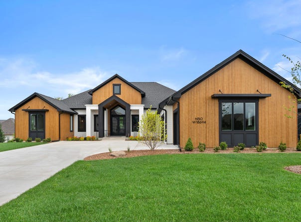 N50W18694 Woodfield Way, Menomonee Falls, WI 53051