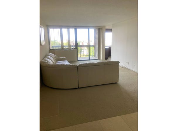1 Bay Club Dr, Bayside, NY 11360