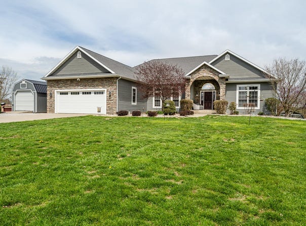 6627 Naomi Road, Eau Claire, MI 49111