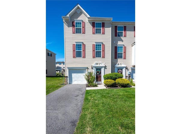 8 Yellow Rose Lane, Palmer Twp, PA 18045