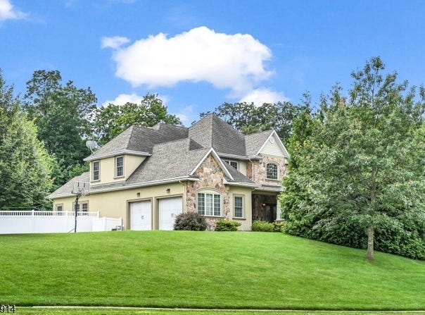 8 Eden Ln, Hanover Twp., NJ 07981-1409