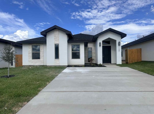 123 Faith Dr., Laredo, TX 78043