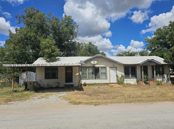 216 E Pecan Street, Bangs, TX 76823