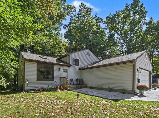 1970 Country Club Way, Albion, MI 49224