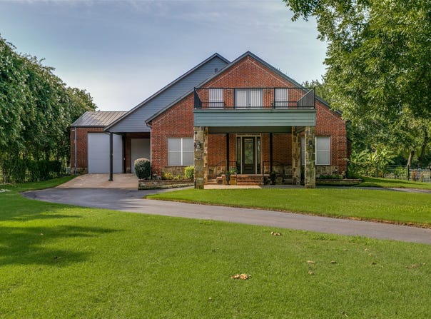 1290 Fox Lane, Burleson, TX 76028