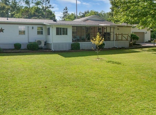 10396 Linwood Road N, Pavilion, NY 14486