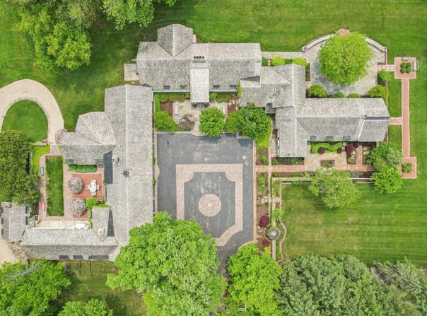 625 E Juniper Ln, Mequon, WI 53092