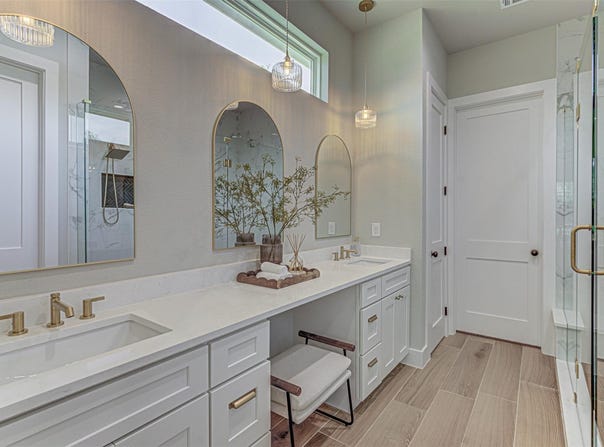 136 E Pauwela LN, Bastrop, TX 78602