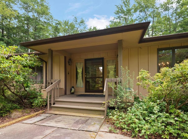 3233 Tall Timber Lake Road, Pocono Pines, PA 18350