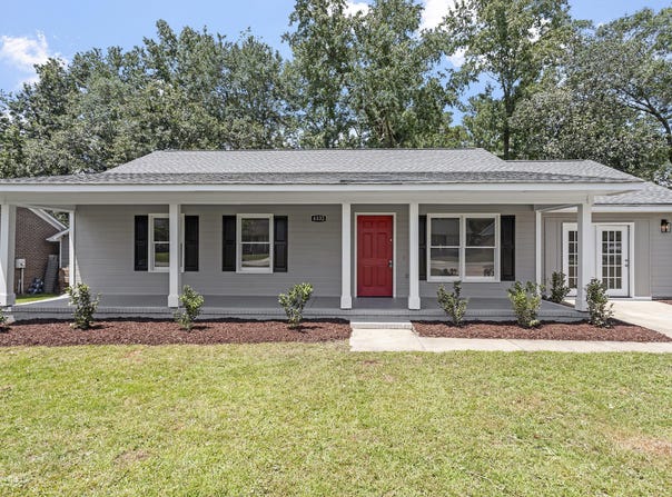 4332 Falls Drive, Hope Mills, NC 28348