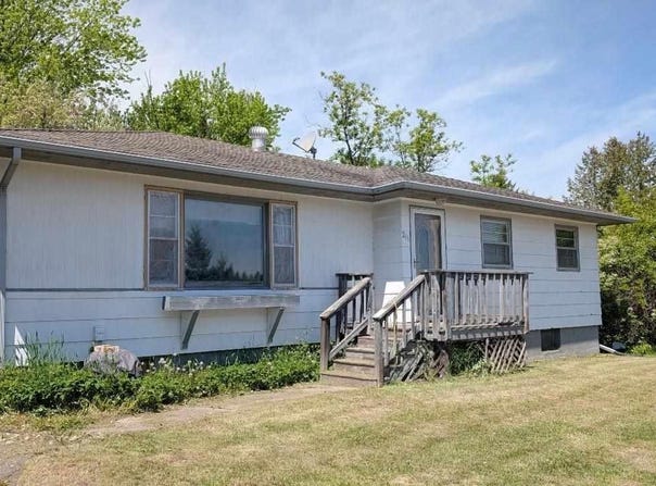 211 2nd St SE, Cook, MN 55723-8165
