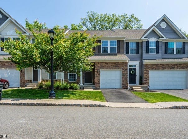 11 Woodland Way, Mount Arlington Boro, NJ 07856-1467