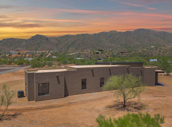 553 W Cavalry Road, New River, AZ 85087