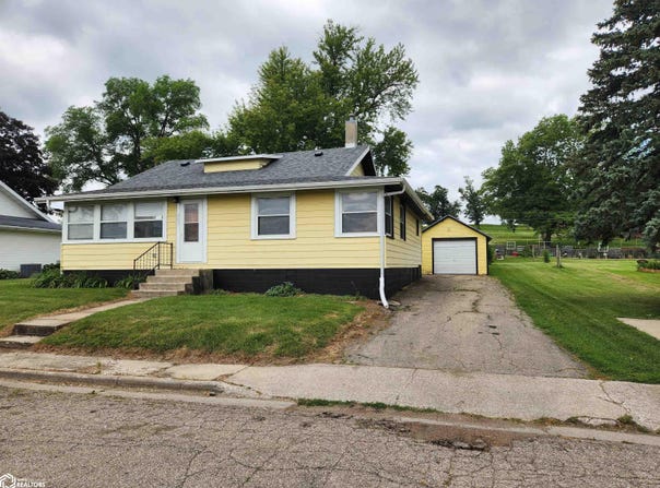 203 C Street, Toledo, IA 52342