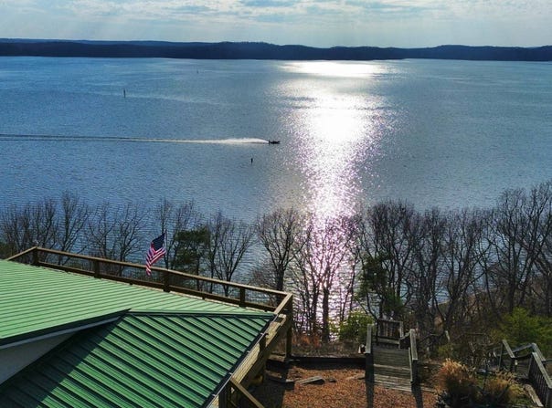 318 Eagle Shore Dr., Dover, TN 37058