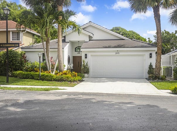 2895 N Clearbrook Circle, Delray Beach, FL 33445