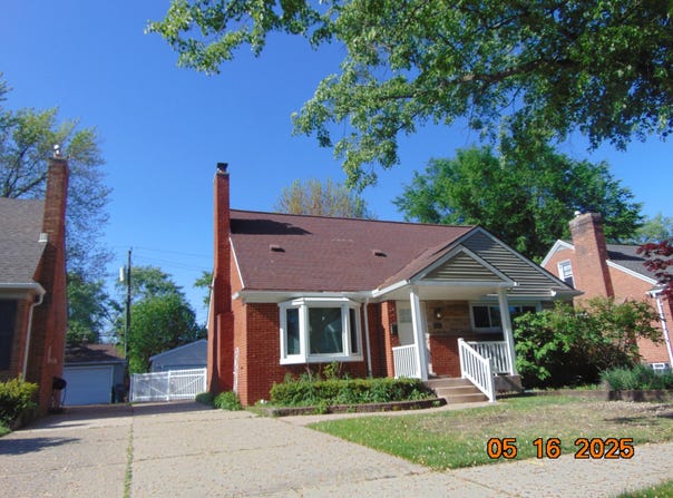 10114 Lincoln Drive, Huntington Woods, MI 48070