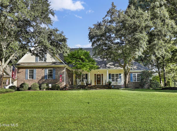 302 Pecan Court, Hampstead, NC 28443