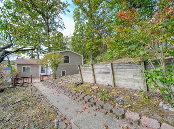 209 North Drive, Brooklyn, MI 49230