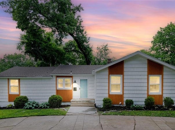 4908 W 77TH Street, Prairie Village, KS 66208