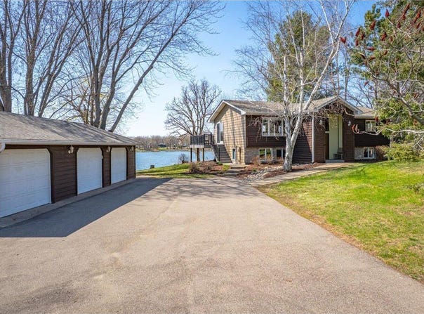 2270 Manning Trail N, Lake Elmo, MN 55042