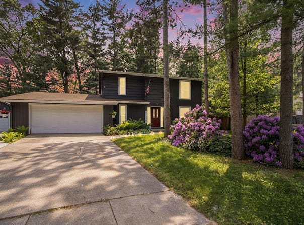 442 Pinewood Circle, Portage, MI 49002