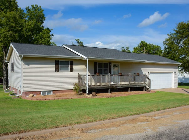 225 W Prairie Ave, Little River, KS 67457