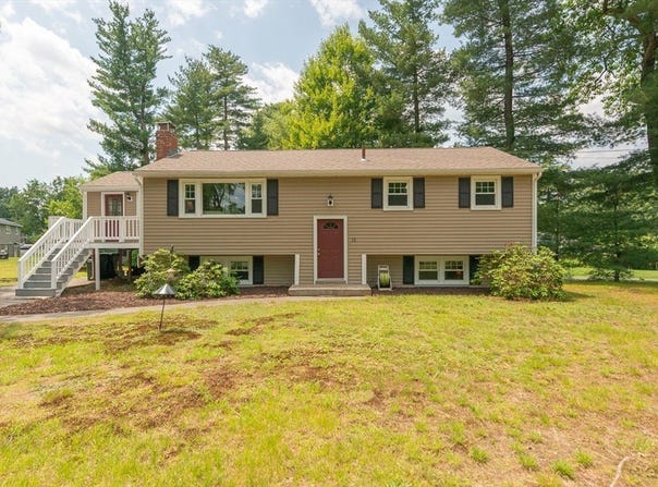 12 Pine St, Pepperell, MA 01463