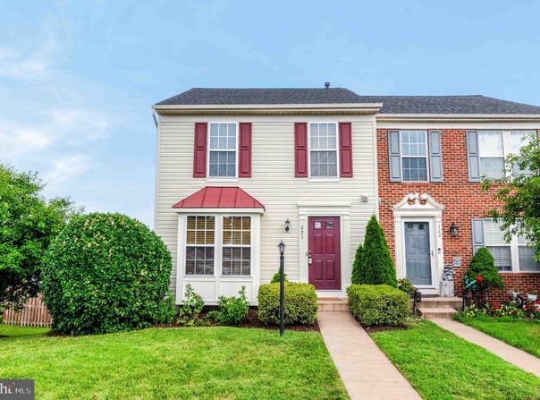 221 SHIRLEY SQUARE SE, LEESBURG, VA 20175