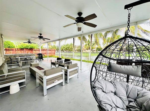 10886 SW 242nd St, Homestead, FL 33032