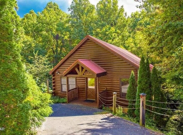 1624 W Ski View Drive, Sevierville, TN 37876