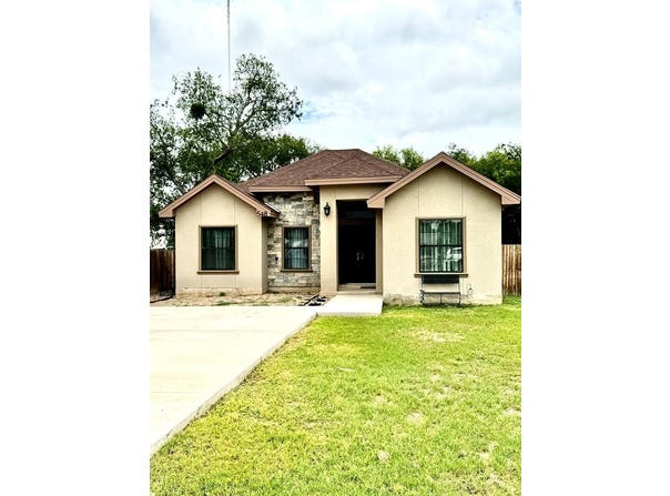 548 Third St, Quemado, TX 78877