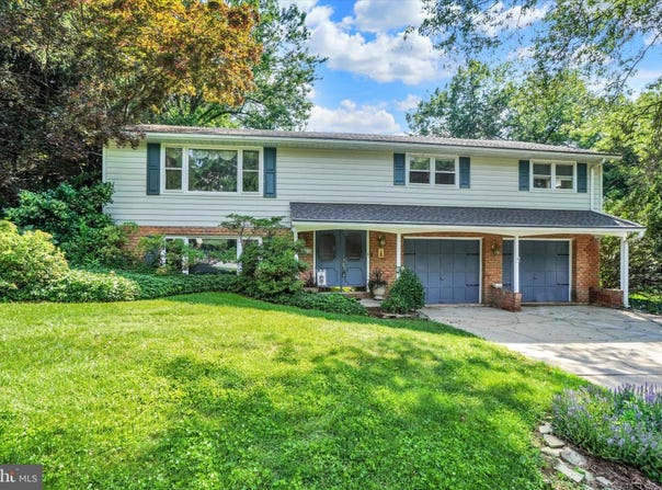 1818 CRESTLYN ROAD, YORK, PA 17403