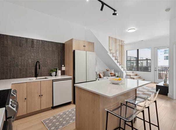 400 E Locust Street unit: 213, Des Moines, IA 50309