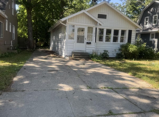 1073 Ada Avenue, Muskegon, MI 49442