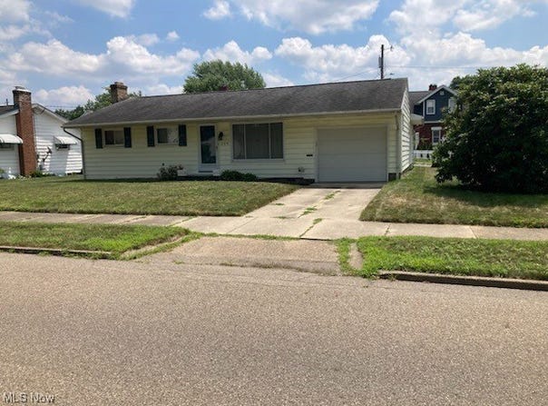 224 E Slingluff Avenue, Dover, OH 44622